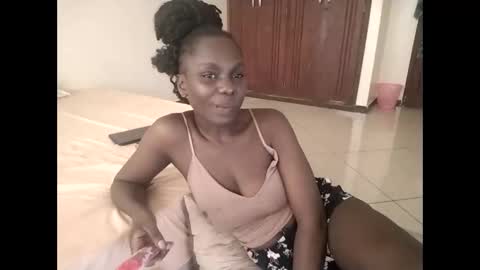 Snapshot of sweetbee018 chatting on 8, 2, 2026 Lunargirl online show from 8, 2, 2026