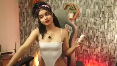 Salom independent model online show from 26, 6, 2026