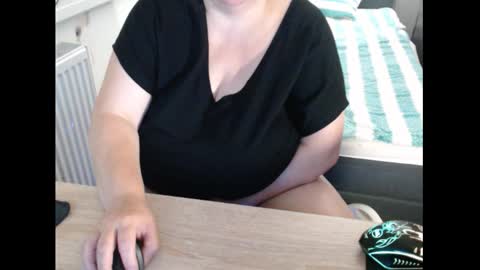 Sweetboobs85h online show from 15, 10, 2025