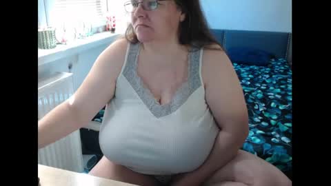 Sweetboobs85h online show from 1, 5, 2026