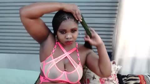 Snapshot of sweetcandypussy25 chatting on 19, 3, 2026 queen online show from 19, 3, 2026