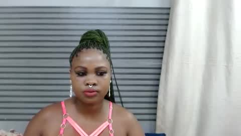 Snapshot of sweetcandypussy25 chatting on 22, 3, 2026 queen online show from 22, 3, 2026