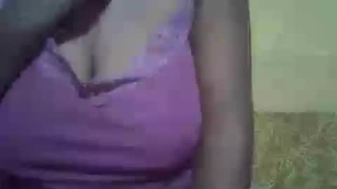 Snapshot of sweetdivah2 chatting on 18, 6, 2026 divinah online show from 18, 6, 2026