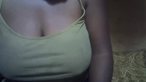 Snapshot of sweetdivah2 chatting on 21, 6, 2026 divinah online show from 21, 6, 2026