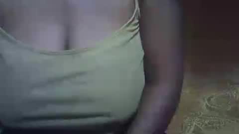 Snapshot of sweetdivah2 chatting on 22, 6, 2026 divinah online show from 22, 6, 2026