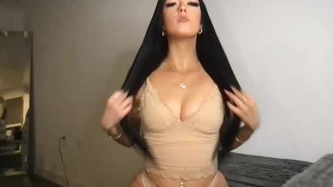 Snapshot of sweetgraciexo chatting on 30, 10, 2025 Gracie  online show from 30, 10, 2025