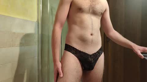 Snapshot of sweethornystud chatting on 12, 10, 2025 sweethornystud online show from 12, 10, 2025