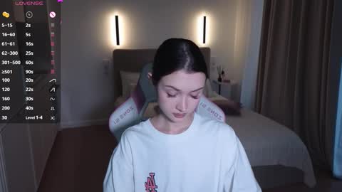 Snapshot of sweetiebones chatting on 25, 11, 2025 bratty gf online show from 25, 11, 2025