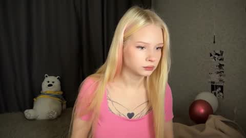 Snapshot of sweetielis chatting on 24, 12, 2024 sweetie Lisa3 online show from 24, 12, 2024