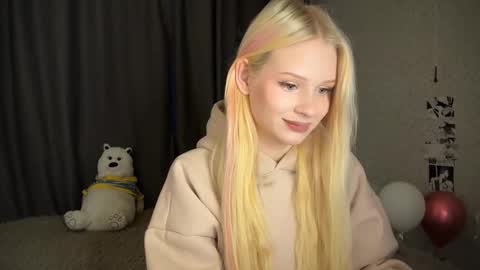 Snapshot of sweetielis chatting on 24, 12, 2024 sweetie Lisa3 online show from 24, 12, 2024