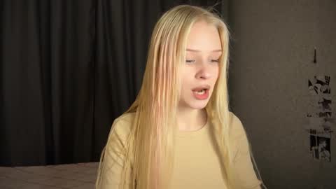 Snapshot of sweetielis chatting on 2, 1, 2025 sweetie Lisa3 online show from 2, 1, 2025