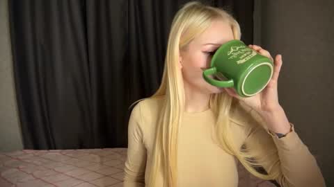 Snapshot of sweetielis chatting on 3, 1, 2025 sweetie Lisa3 online show from 3, 1, 2025