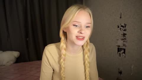 Snapshot of sweetielis chatting on 4, 1, 2025 sweetie Lisa3 online show from 4, 1, 2025