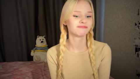 Snapshot of sweetielis chatting on 4, 1, 2025 sweetie Lisa3 online show from 4, 1, 2025