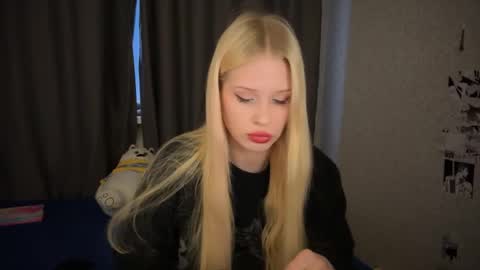 Snapshot of sweetielis chatting on 8, 1, 2025 sweetie Lisa3 online show from 8, 1, 2025