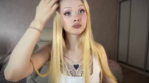 Snapshot of sweetielis chatting on 8, 3, 2025 sweetie Lisa3 online show from 8, 3, 2025