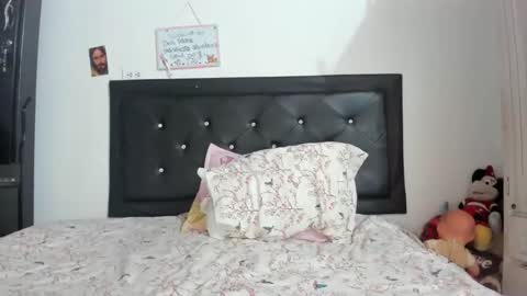 Snapshot of sweetlatinakim chatting on 18, 12, 2024 Camilo online show from 18, 12, 2024