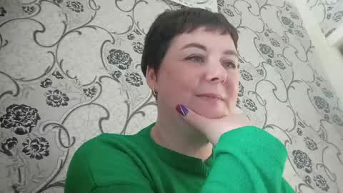 Snapshot of sweetlily8412 chatting on 16, 4, 2026 SELENA online show from 16, 4, 2026