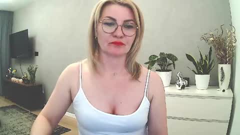 sweetmarthaaa online show from 28, 4, 2026