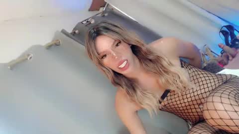 sweetnaughty_mia online show from 18, 7, 2026