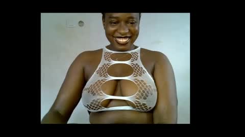 Snapshot of sweetpetitgirl chatting on 27, 6, 2026 LILY BRANDY online show from 27, 6, 2026