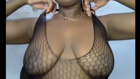 Snapshot of sweetpetitgirl chatting on 4, 7, 2026 LILY BRANDY online show from 4, 7, 2026
