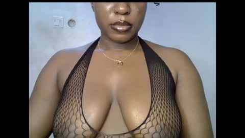 Snapshot of sweetpetitgirl chatting on 7, 7, 2026 LILY BRANDY online show from 7, 7, 2026
