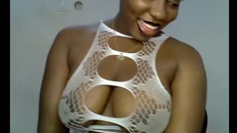 Snapshot of sweetpetitgirl chatting on 10, 7, 2026 LILY BRANDY online show from 10, 7, 2026