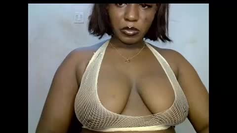 Snapshot of sweetpetitgirl chatting on 22, 7, 2026 LILY BRANDY online show from 22, 7, 2026