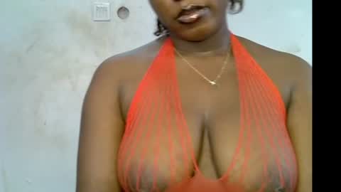 Snapshot of sweetpetitgirl chatting on 27, 7, 2026 LILY BRANDY online show from 27, 7, 2026