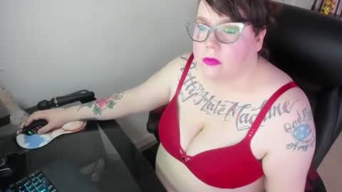 ruby and scarlet online show from 18, 11, 2025