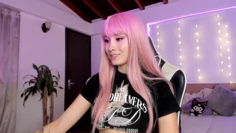 Cat independent model  online show from 27, 12, 2024