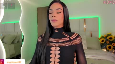 Snapshot of sweett_shinexx chatting on 28, 9, 2025 angel online show from 28, 9, 2025