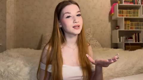 Snapshot of sweettbabyye chatting on 9, 9, 2025 Lisa online show from 9, 9, 2025