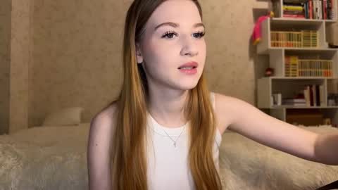 Snapshot of sweettbabyye chatting on 13, 9, 2025 Lisa online show from 13, 9, 2025