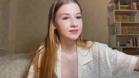 Snapshot of sweettbabyye chatting on 25, 9, 2025 Lisa online show from 25, 9, 2025