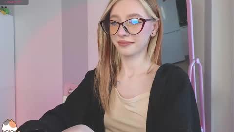 Snapshot of sweetuniporn chatting on 5, 12, 2024 Elis  a little vacation Ill be here Saturday my schedules in bio online show from 5, 12, 2024
