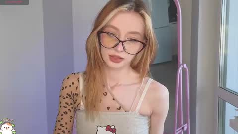Snapshot of sweetuniporn chatting on 9, 12, 2024 Elis  a little vacation Ill be here Saturday my schedules in bio online show from 9, 12, 2024