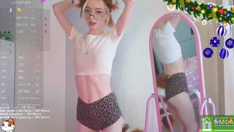 Snapshot of sweetuniporn chatting on 4, 1, 2025 Elis  a little vacation Ill be here Saturday my schedules in bio online show from 4, 1, 2025