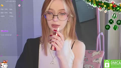 Snapshot of sweetuniporn chatting on 5, 1, 2025 Elis  a little vacation Ill be here Saturday my schedules in bio online show from 5, 1, 2025