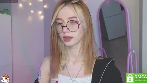 Snapshot of sweetuniporn chatting on 24, 1, 2025 Elis  a little vacation Ill be here Saturday my schedules in bio online show from 24, 1, 2025