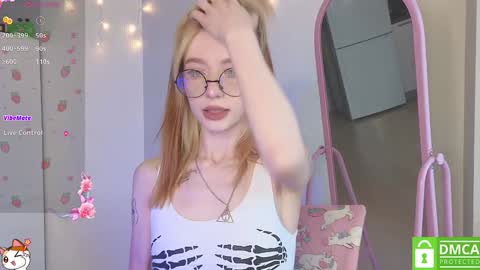 Snapshot of sweetuniporn chatting on 30, 1, 2025 Elis  a little vacation Ill be here Saturday my schedules in bio online show from 30, 1, 2025