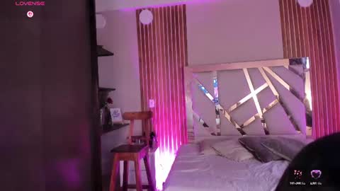 Snapshot of sweetviolet___ chatting on 4, 8, 2026 sweetviolet___ online show from 4, 8, 2026