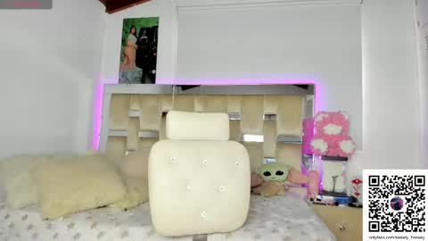  independent model  online show from 6, 3, 2025