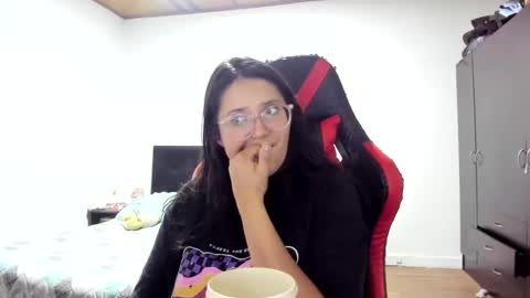Snapshot of sweetyypeach chatting on 3, 12, 2024 sweetyypeach online show from 3, 12, 2024