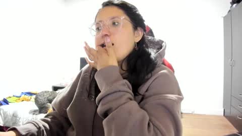 Snapshot of sweetyypeach chatting on 4, 12, 2024 sweetyypeach online show from 4, 12, 2024