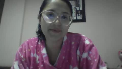 Snapshot of sweetyypeach chatting on 21, 12, 2024 sweetyypeach online show from 21, 12, 2024