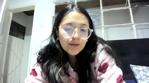 Snapshot of sweetyypeach chatting on 4, 1, 2025 sweetyypeach online show from 4, 1, 2025