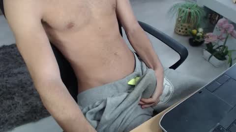 SwetLittleBoy4u online show from 18, 9, 2025