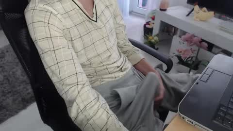 SwetLittleBoy4u online show from 24, 11, 2025